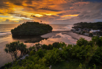 Pesona Indahnya Sunset di Objek Wisata Pantai Drini Yogyakarta